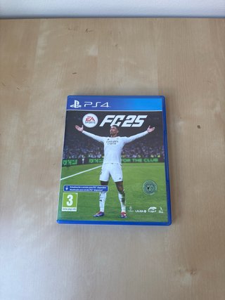 PS4 Slim Negra + 2 Juegos FIFA