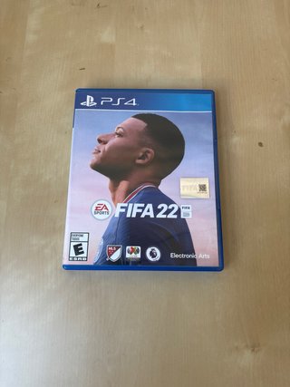 PS4 Slim Negra + 2 Juegos FIFA