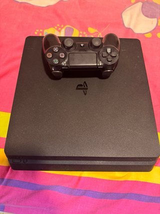 PS4 (Playstation 4) + 2 Juegos