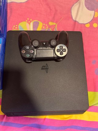 PS4 (Playstation 4) + 2 Juegos