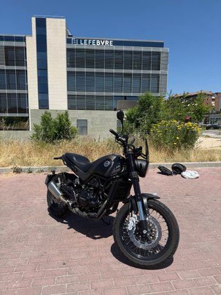 Benelli Leoncino 500 Trail Marrón
