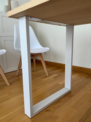 Mesa de madera y metal