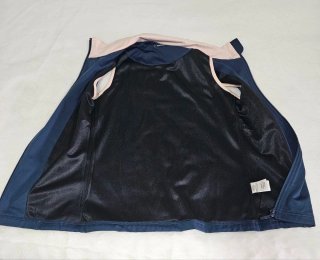 Chaleco deportivo azul y beige