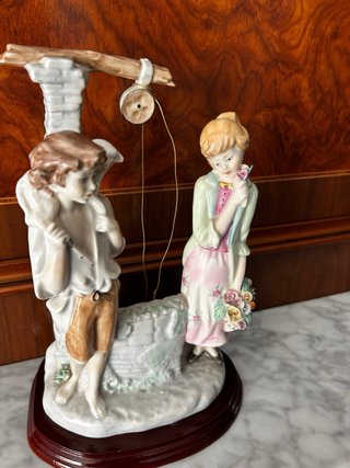 Figura pareja pozo porcelana