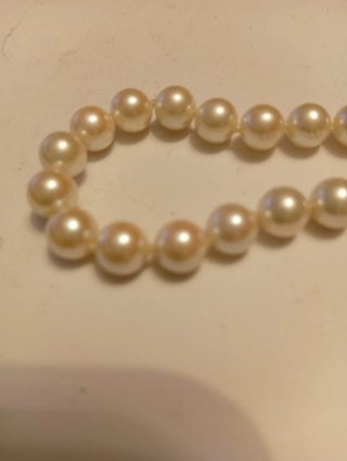 Collar de perlas con cierre chapado en oro