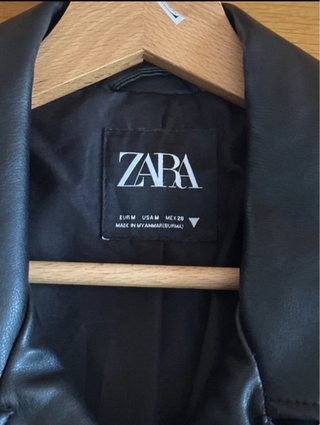 Cazadora efecto piel Zara Talla M
