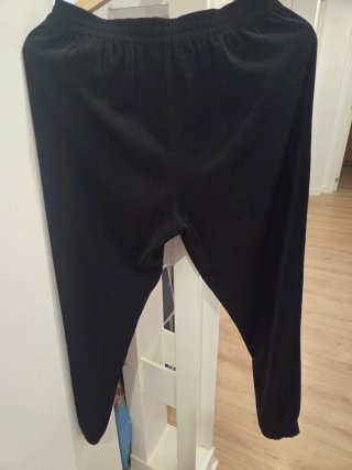 Pantalón negro raso