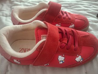 Zapatillas rojas Hello Kitty Zara Talla 27
