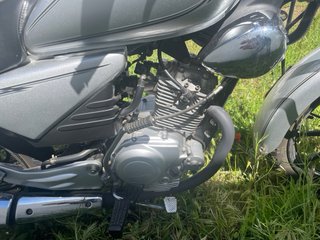 Yamaha YB125 Plata con Baúl
