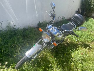 Yamaha YB125 Plata con Baúl