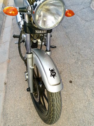 Yamaha YB125 Plata con Baúl