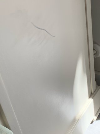 Mesa auxiliar de madera y mimbre