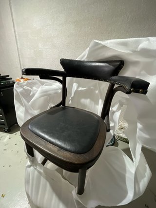 Taburete alto elegante de piel
