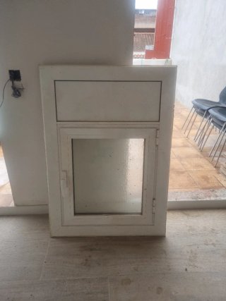 Ventana blanca de aluminio Ancho 0.66 x 1m
