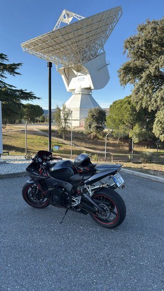 Yamaha YZF 600 R6  Negra y Roja