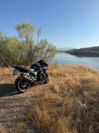 Yamaha YZF 600 R6  Negra y Roja