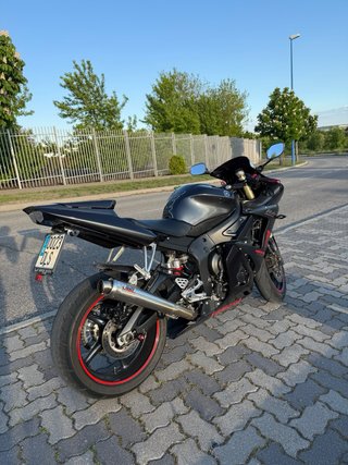 Yamaha YZF 600 R6  Negra y Roja