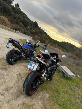 Yamaha YZF 600 R6  Negra y Roja
