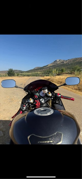 Yamaha YZF 600 R6  Negra y Roja