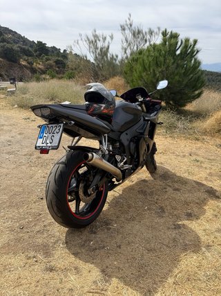 Yamaha YZF 600 R6  Negra y Roja