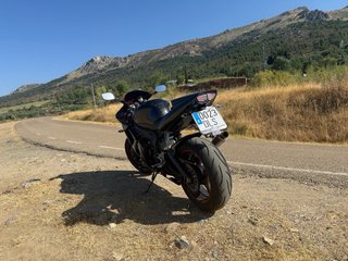 Yamaha YZF 600 R6  Negra y Roja