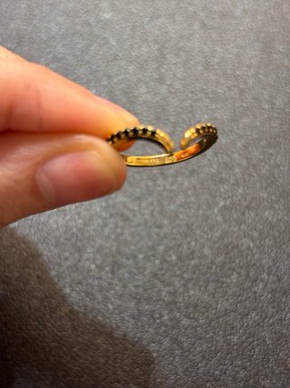 Pack 2 anillos dorados – Singularu + cuarzo rosa.