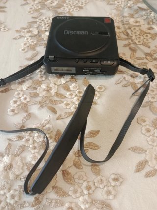 Sony Discman D-2 Walkman CD Vintage Stereo
