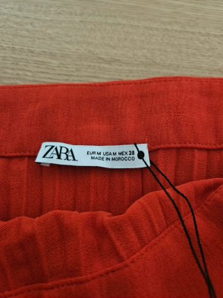 Falda plisada roja ZARA nueva con etiquetaTalla M