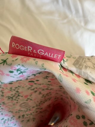 Bolsa Roger & Gallet floral rosa