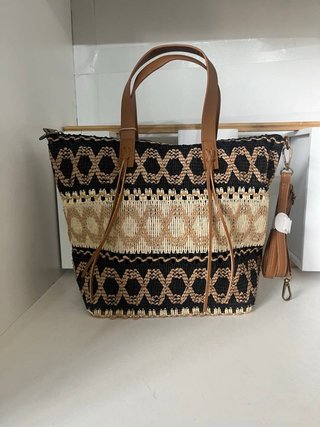 Bolsa de playa tejida beige y negra