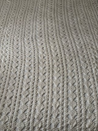 Colcha crochet beige/blanca Realizada a mano