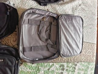 3 Zaini e 2 Valigie per Laptop