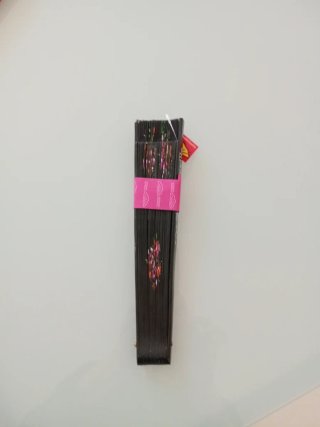 Abanico negro con flores multicolor