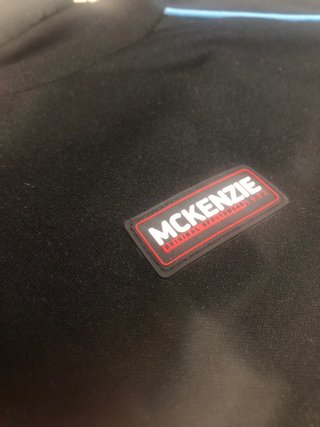 Camisetas McKenzie Negra y Blanca Tallas S y XS