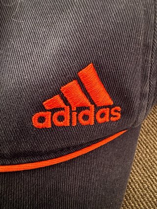 Gorra Adidas niño azul y naranja