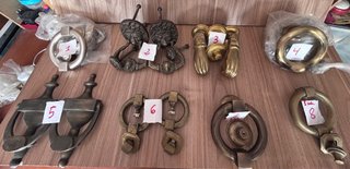 Lote de aldabas antiguas y nuevas