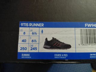 Zapatillas Adidas Negra, gris y Rosa.