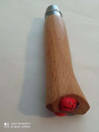 Coltello Opinel N°8 con decorazioni di farfalle
