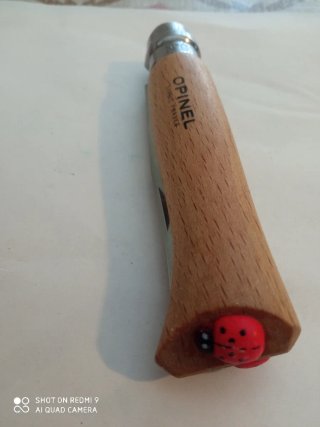 Coltello Opinel N°8 con decorazioni di farfalle