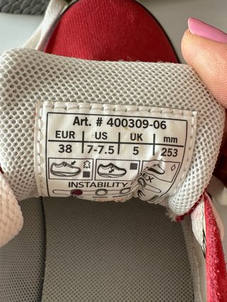 Zapatillas MBT rojas talla 38