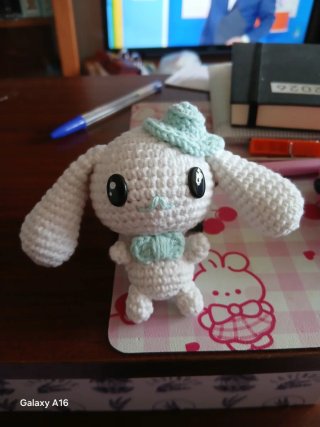Peluche Cinnamoroll tejido a mano