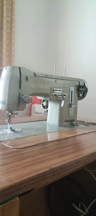 Máquina de coser Wertheim
