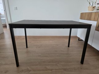 Mesa de comedor moderna