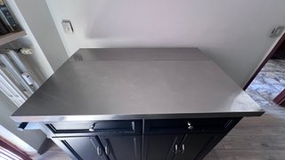 Isola da cucina nera con ruote