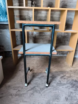 Estantería Mid Century para restaurar