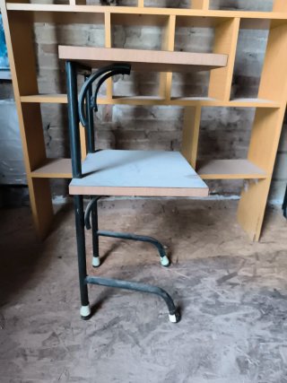 Estantería Mid Century para restaurar