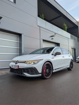 Volkswagen Golf GTI CLUB SPORT EDICIÓN 45 AKRAPOVI