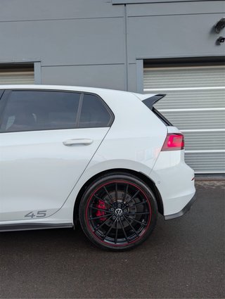 Volkswagen Golf GTI CLUB SPORT EDICIÓN 45 AKRAPOVI