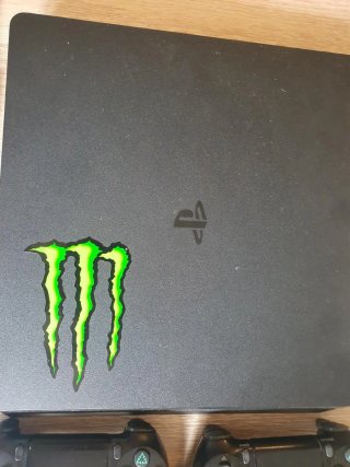 PS4 Slim Negra + 3 Juegos + 2 Mandos