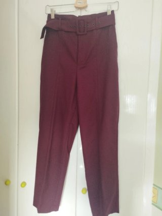 Pantalón vestir rosa oscuro con cinturón